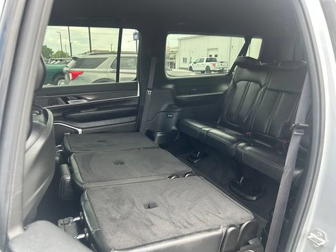 Used 2024 Jeep Wagoneer L Series II w/ Flexible Seating Group AWD/4WD image 37
