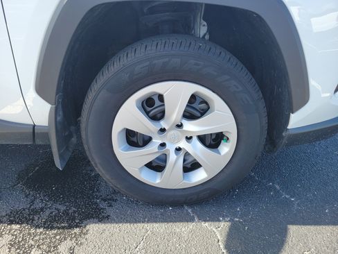 Used 2025 Toyota RAV4 LE AWD/4WD image 9