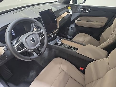 New 2026 Volvo XC60 B5 Plus w/ Climate Package image 18