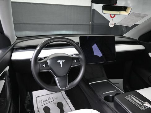 Used 2021 Tesla Model Y Long Range AWD/4WD image 27