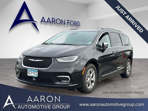 Used 2023 Chrysler Pacifica Limited image 1