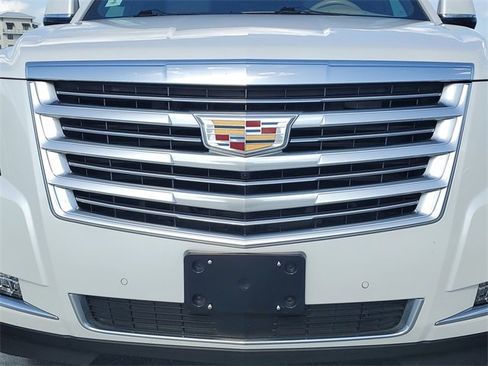 Used 2019 Cadillac Escalade ESV Platinum image 9