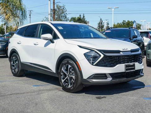 Certified 2025 Kia Sportage EX FWD image 3