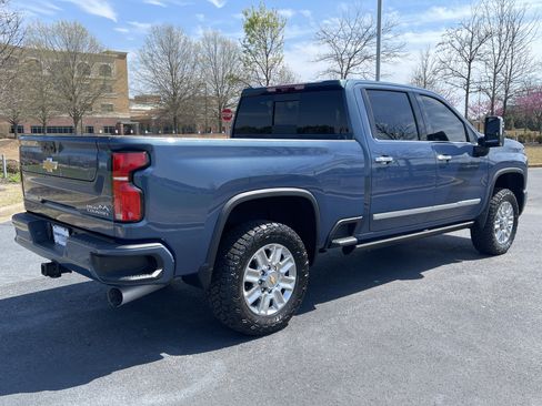 Used 2024 Chevrolet Silverado 2500 High Country w/ High Country Premium Package AWD/4WD image 9
