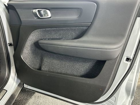 Used 2024 Volvo XC40 B5 Plus AWD/4WD image 31