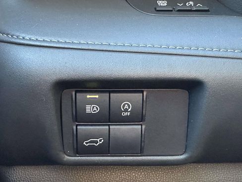 Used 2023 Toyota Highlander XLE image 31