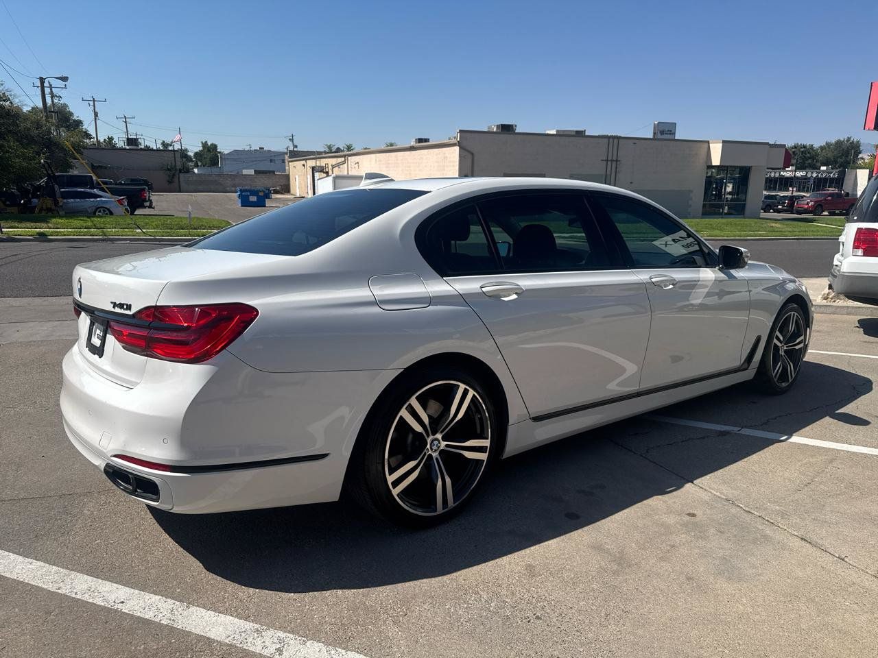 Used 2019 BMW 740i xDrive AWD/4WD image 5