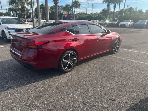 Used 2023 Nissan Altima 2.5 SR w/ SR Premium Package FWD image 9