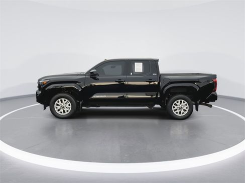 Used 2025 Toyota Tacoma SR image 5