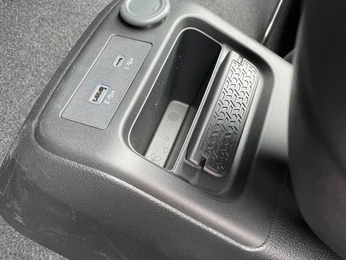 Certified 2023 Nissan Ariya AWD image 27