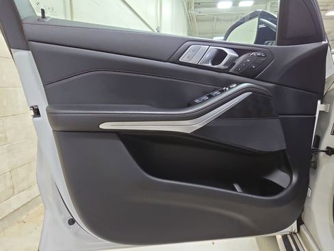 Used 2022 BMW X7 xDrive40i w/ Premium Package image 31