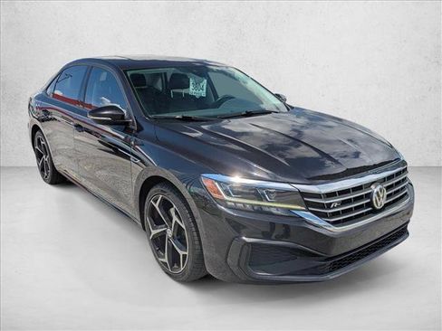 Used 2020 Volkswagen Passat 2.0T R-Line FWD image 3
