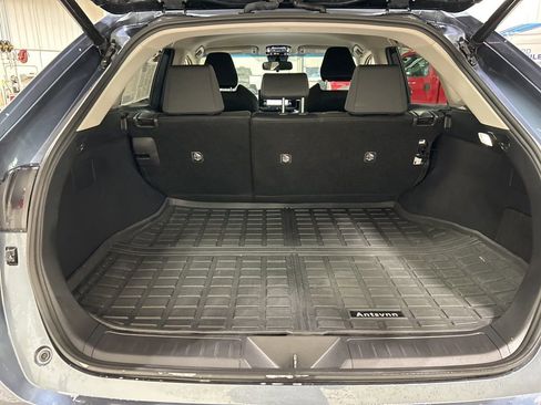 Used 2022 Toyota Venza LE image 24