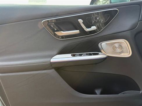 Used 2025 Mercedes-Benz GLC 300 4MATIC image 11