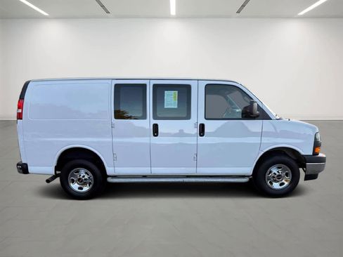 Used 2023 GMC Savana 2500 image 5