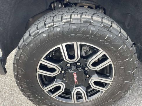 Used 2022 GMC Sierra 2500 AT4 w/ AT4 Preferred Package AWD/4WD image 8