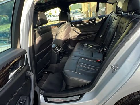 Used 2019 BMW 530i xDrive image 28