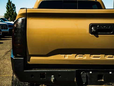 Used 2019 Toyota Tacoma TRD Off-Road AWD/4WD image 10