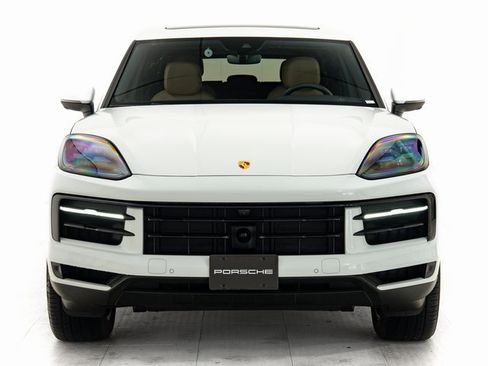 Used 2025 Porsche Cayenne image 30