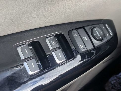 Used 2022 Kia Sportage EX w/ EX Technology Package FWD image 24