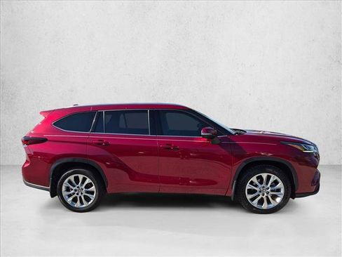 Used 2024 Toyota Highlander Limited FWD image 4