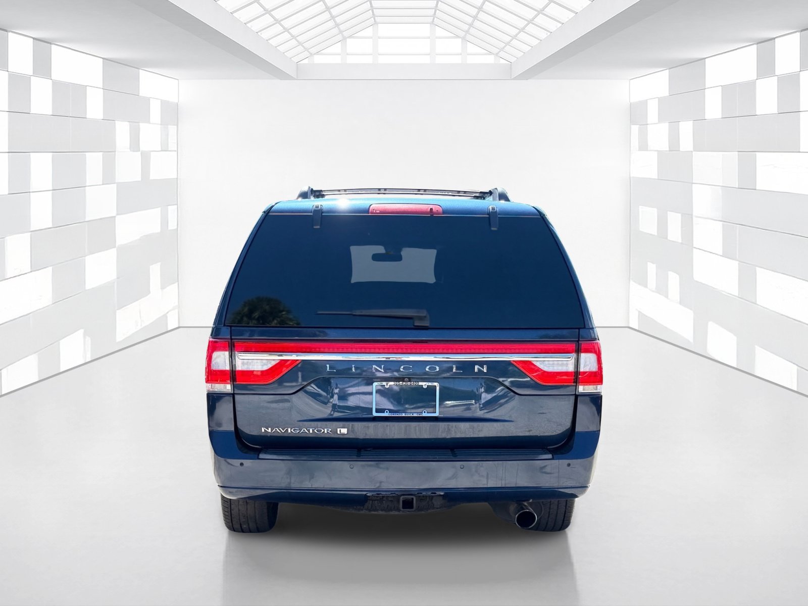 Used 2017 Lincoln Navigator L Select RWD image 6