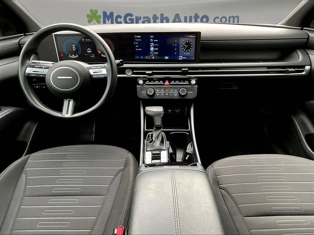 Used 2025 Hyundai Santa Cruz SE AWD/4WD image 11