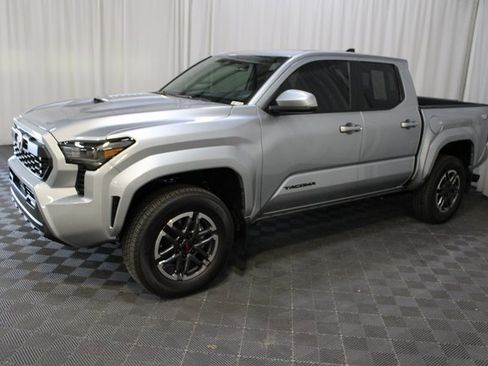 Used 2025 Toyota Tacoma Limited image 3