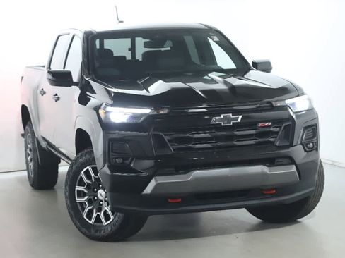 Used 2023 Chevrolet Colorado Z71 w/ Z71 Convenience Package 2 AWD/4WD image 2