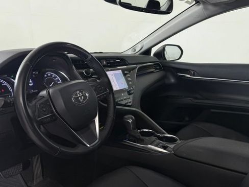 Used 2020 Toyota Camry XLE w/ Sunroof Package FWD image 4
