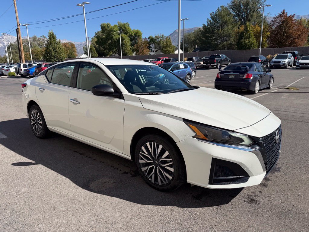 Used 2025 Nissan Altima 2.5 SV AWD/4WD image 7
