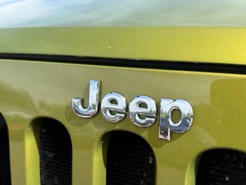 Used 2010 Jeep Wrangler Unlimited Rubicon AWD/4WD image 11