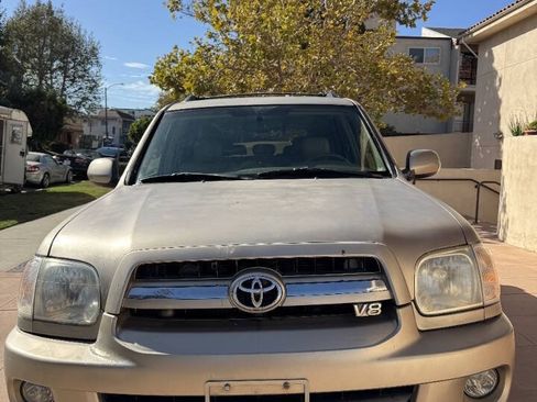 Used 2005 Toyota Sequoia Limited RWD image 2