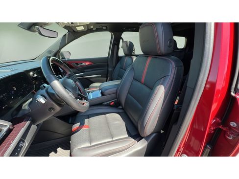 Certified 2024 Chevrolet Traverse RS w/ LPO, Floor Liner Package AWD/4WD image 24