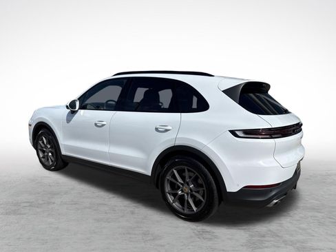 Used 2024 Porsche Cayenne AWD/4WD image 3