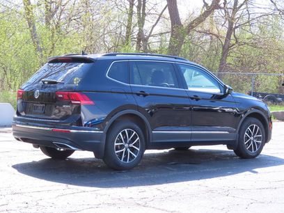 Used 2021 Volkswagen Tiguan SE w/ Panoramic Sunroof Package
