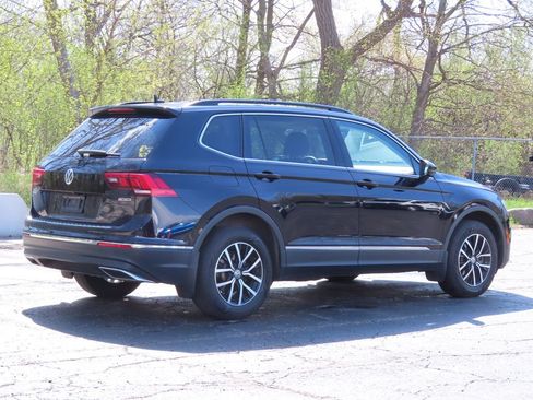 Used 2021 Volkswagen Tiguan SE w/ Panoramic Sunroof Package image 3