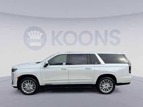 Used 2024 Cadillac Escalade ESV Premium Luxury image 2