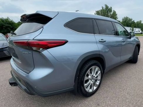 Used 2023 Toyota Highlander Limited AWD/4WD image 2