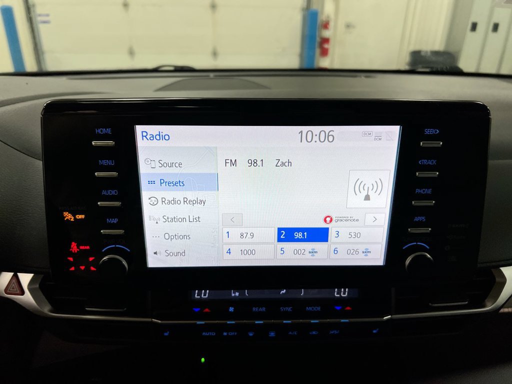 Used 2024 Toyota Sienna XLE w/ XLE Plus Package AWD/4WD image 14