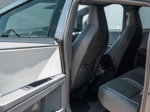 Used 2025 Tesla Cybertruck AWD Crew Cab image 18