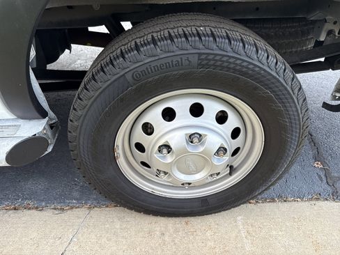 Used 2023 Ford Transit 250 Low Roof AWD w/ Exterior Upgrade Package image 4