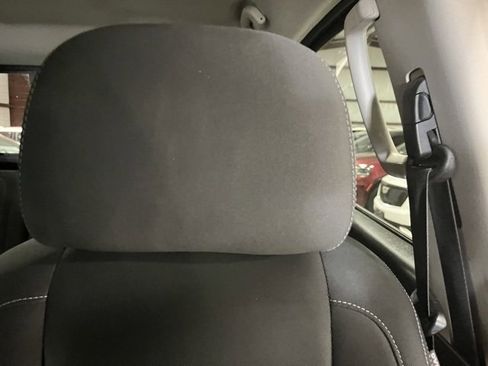 Used 2018 Nissan Titan SV w/ SV Convenience Package image 13