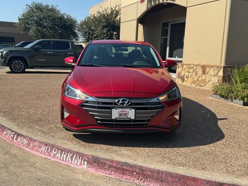 Used 2020 Hyundai Elantra SE FWD image 4
