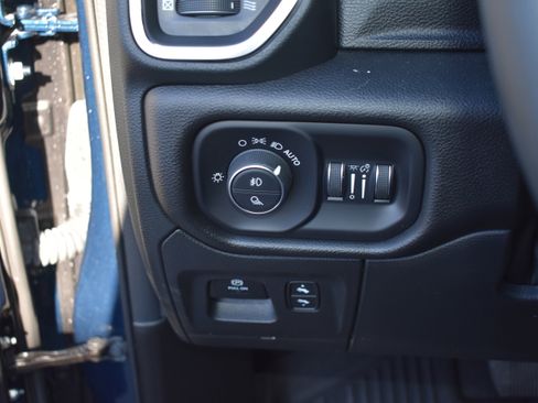 Used 2024 RAM 1500 Laramie image 17