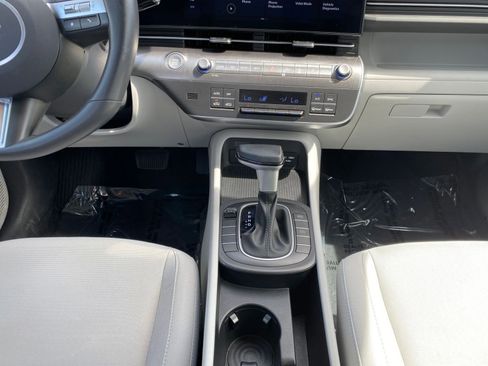 Used 2025 Hyundai Kona SEL image 41
