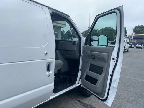 Used 2009 Ford E-350 and Econoline 350 Extended Super Duty RWD image 17