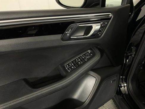 Used 2019 Porsche Macan AWD/4WD image 25