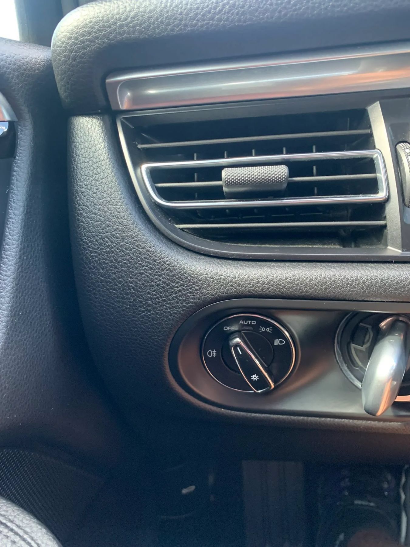 Used 2019 Porsche Macan AWD/4WD image 28