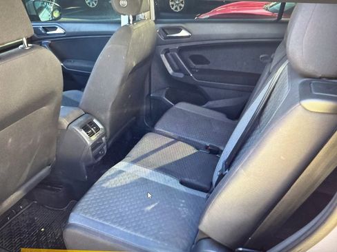 Used 2018 Volkswagen Tiguan S image 16